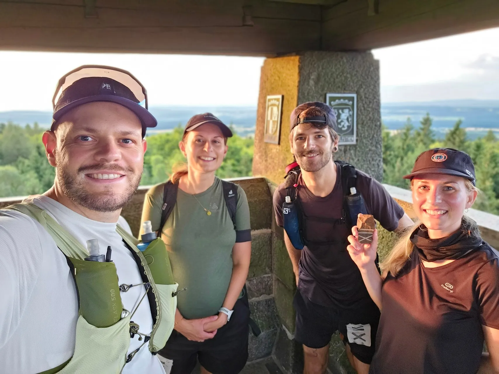 Am Kornbergturm. Der erste Aufstieg ist schon nach wenigen Minuten geschafft!